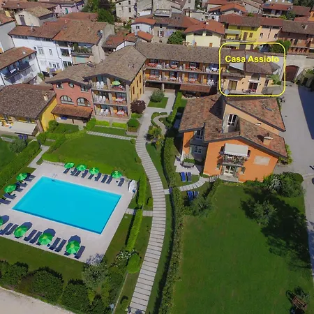 Mit Privatem Garten, Pool Und Seeblick *