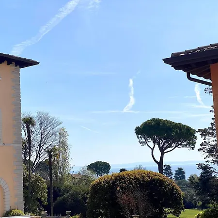 Mit Privatem Garten, Pool Und Seeblick Apartment