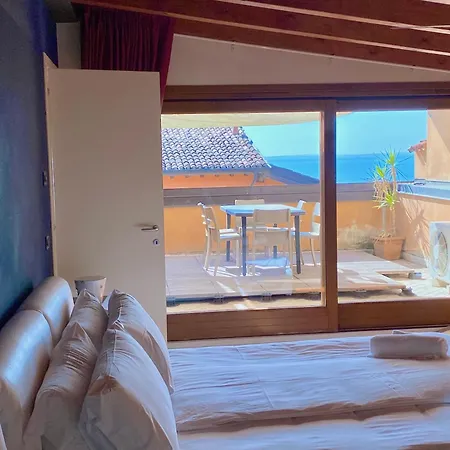 Apartment Mit Privatem Garten, Pool Und Seeblick